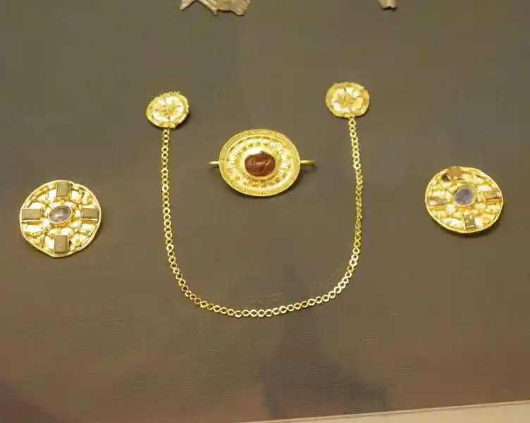 Disc brooch. Gold jewelry. May have been dedicated to Senuna